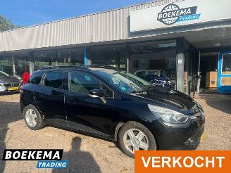 Vaurioauto  passenger cars Renault Clio Estate 1.5 dCi Expression Navi Cruise PDC Airco 2016/5