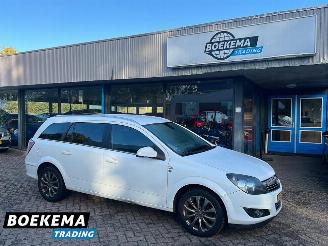 Vaurioauto  passenger cars Opel Astra 1.4 Cosmo Airco Navi Elektrische Ramen 2010/7