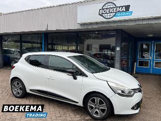 Vaurioauto  passenger cars Renault Clio 0.9 TCe Night&Day Navi Cruise Airco Bass Reflex 2015/9