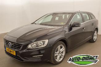 Schadeauto Volvo V-60 D6 2.4 AWD Plug In Hybrid Phev 2015/1