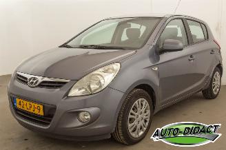 damaged passenger cars Hyundai I-20 1.2i Airco Dynamic Version 2010/6