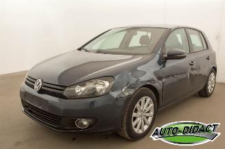 damaged passenger cars Volkswagen Golf 1.6 TDI Airco 2010/4