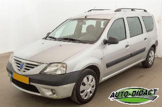 krockskadad bil auto Dacia Logan 1.6-16V Airco Lauréate 7p. 2008/1