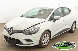 krockskadad bil auto Renault Clio 1.5 dCi 101.271 km 2017/3