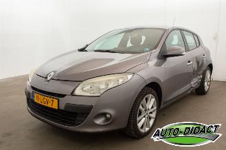 damaged passenger cars Renault Mégane 1.6 Celsium 2010/4