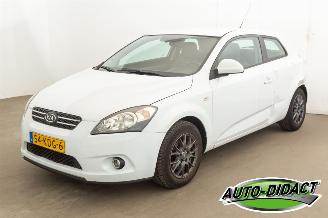 damaged passenger cars Kia Pro cee d 1.6 Clima X-clusive 2009/10