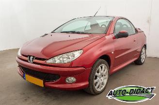 krockskadad bil auto Peugeot 206 CC 2.0-16V Cabrio 2003/10