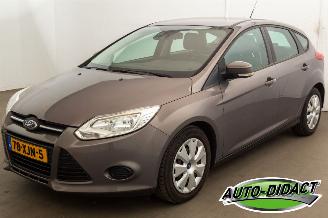 damaged passenger cars Ford Focus 1.0 Airco Navi EcoBoost Lease Trend 2012/6