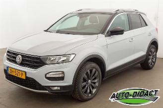 damaged passenger cars Volkswagen T-Roc 2.0 TDI Automaat Clima Navi Style Business 2019/6
