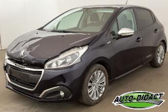 Voiture accidenté Peugeot 208 1.2 Airco Navi 2017/10