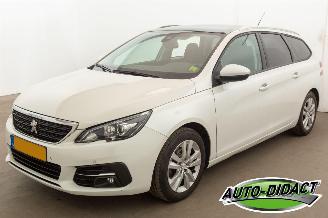krockskadad bil auto Peugeot 308 1.2 PureTech Clima Navi Pano Camera Blue Lease Executive 2019/10