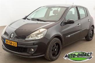 Unfallwagen Renault Clio 1.4-16V 127.869 km Airco Dynamique Luxe 2006/4