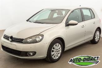 Schadeauto Volkswagen Golf 1.6 TDI Clima Navi 2012/5