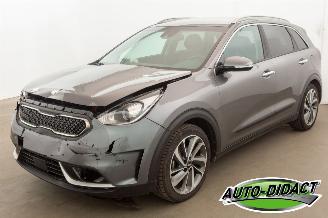 Damaged car Kia Niro 1.6 Automaat Clima Navi Leder Camera 2017/10