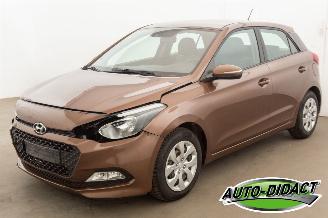 Auto incidentate Hyundai I-20 1.4 Automaat 63.407 km Airco 2017/11