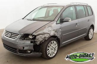 uszkodzony samochody osobowe Volkswagen Touran 1.9 TDI Automaat 7persoons Clima 2006/7