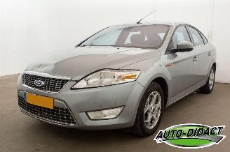 krockskadad bil auto Ford Mondeo 2.0-16V Limited Clima Navi 2010/9