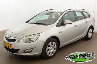 Vaurioauto  passenger cars Opel Astra Sports Tourer 1.4 Edition Clima Navi 2011/2