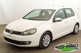 Vaurioauto  passenger cars Volkswagen Golf 1.6 TDI Clima 2012/5