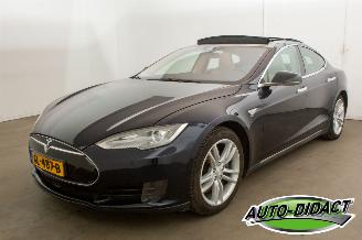 Vaurioauto  passenger cars Tesla Model S 85 Base Automaat Clima Navi Camera 2015/6