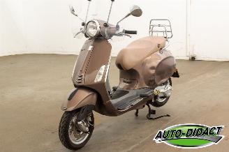 skadebil bromfiets Vespa  Primavera 9644 km 2014/3