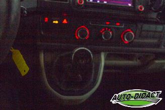 Volkswagen Transporter 2.0 TDI L2H1 Koelwagen Airco Navi picture 10