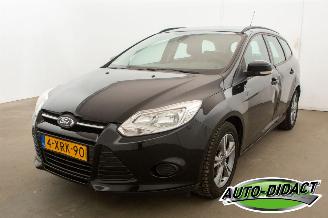 skadebil auto Ford Focus Wagon 1.0 Airco EcoBoost Edition 2014/10