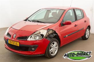 Coche accidentado Renault Clio 1.6-16V Airco Dynamique 2007/3