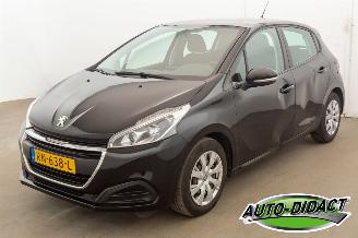 skadebil auto Peugeot 208 1.2 Automaat Airco Navi PureTech Active 2018/1
