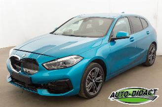 Vaurioauto  passenger cars BMW 1-serie 118i Automaat Digi Dash Camera Clima Navi 2022/11