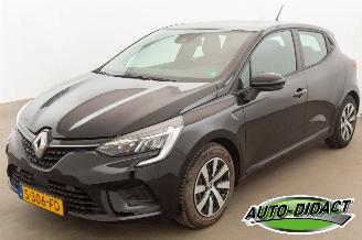 skadebil auto Renault Clio 1.6 E-Tech Hybrid 59.938 km Clima 145 Equilibre 2022/12