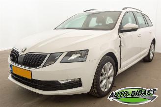 krockskadad bil auto Skoda Octavia 1.0 TSI Automaat Camera Navi Clima Greentech Ambition Business 2019/4