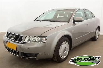 krockskadad bil auto Audi A4 2.0 Clima 2004/10