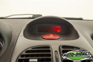 Peugeot 206 CC 2.0-16V Clima Leder picture 7