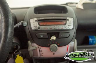 Peugeot 107 1.0-12V XS picture 9
