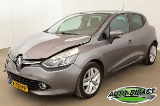 damaged passenger cars Renault Clio 0.9 TCe Airco 2015/3