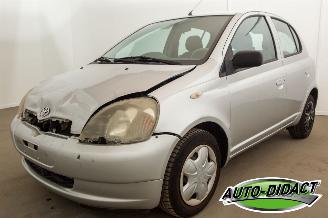 damaged passenger cars Toyota Yaris 1.3-16V Automaat Airco VVT-i Sol 2001/4