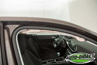 Peugeot 308 SW 1.6 HDI Allure Pano Camera navi picture 31