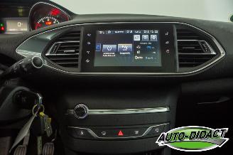 Peugeot 308 SW 1.6 HDI Allure Pano Camera navi picture 11