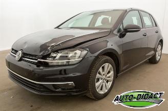 krockskadad bil auto Volkswagen Golf 1.0 TSI Clima Navi Camera Comfortline 2017/8