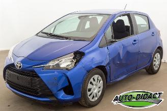 Vaurioauto  passenger cars Toyota Yaris 1.5 Airco Y-oung 2017/10