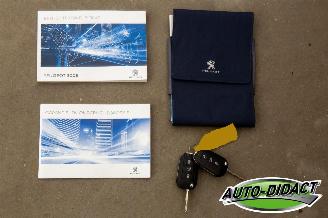 Peugeot 3008 1.2 PureTech Automaat 81.562 km NAP Digi Dash Clima Blue Lease Executive picture 35