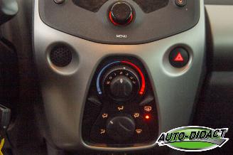 Toyota Aygo 1.0 VVT-i x-pose picture 8