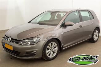 Vaurioauto  passenger cars Volkswagen Golf 1.0 TSI Navi Clima Comfortline 2015/10