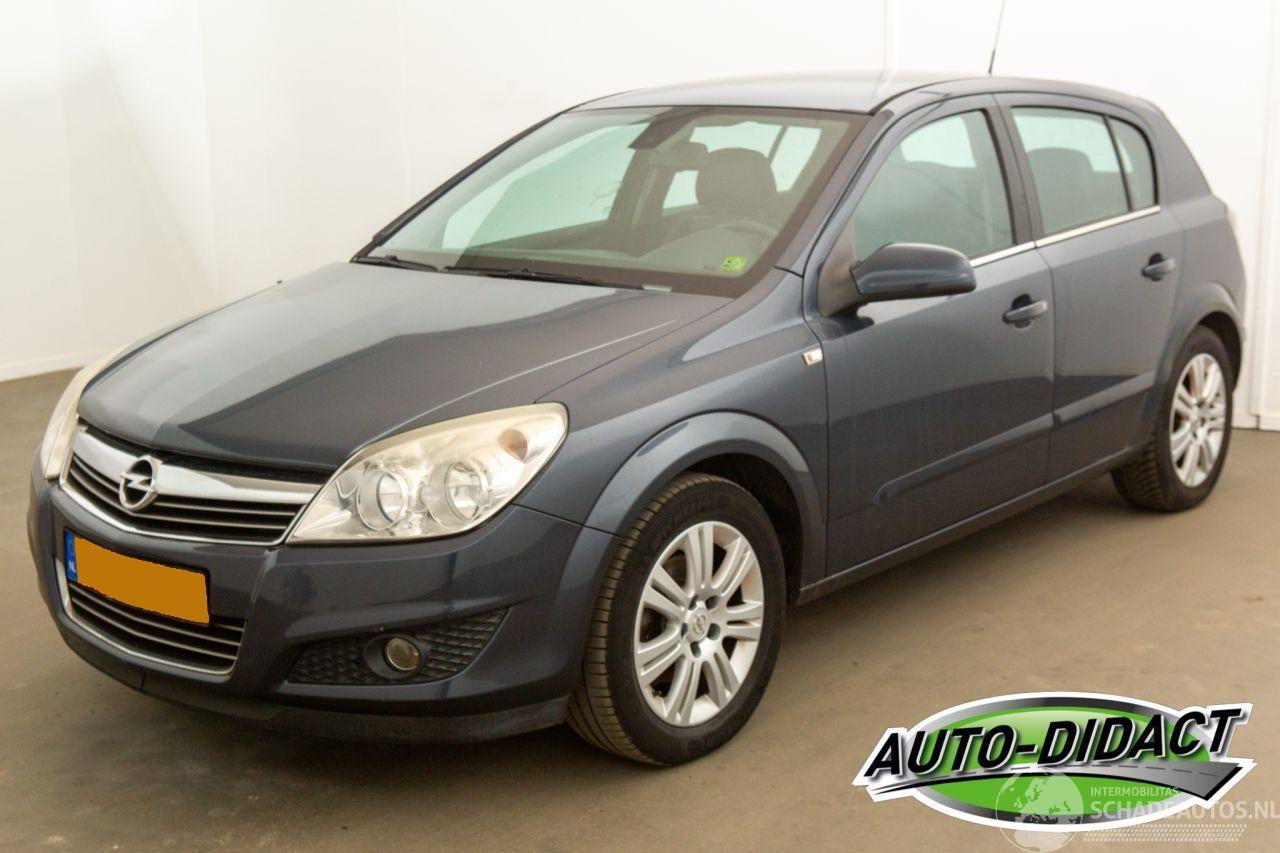 Opel Astra 1.6 Cosmo Navi Stoelverwarming Leder