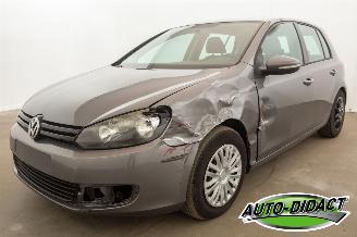 krockskadad bil auto Volkswagen Golf 1.6 TDI BlueMotion Clima 2010/4