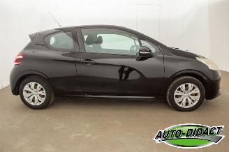 Peugeot 208 1.2 VTi Clima Navi Envy picture 35