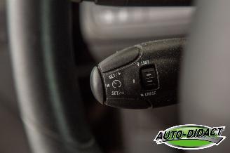 Peugeot 208 1.2 VTi Clima Navi Envy picture 16