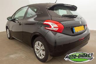 Peugeot 208 1.2 VTi Clima Navi Envy picture 3