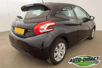 Peugeot 208 1.2 VTi Clima Navi Envy picture 4